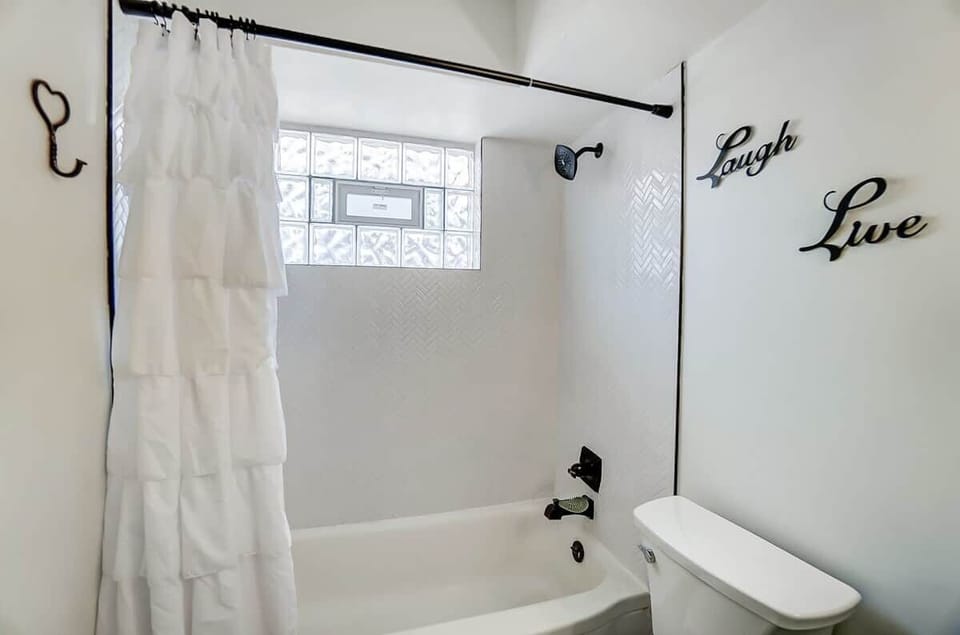 Luxury Bathroom, Tub/Shower Combo 