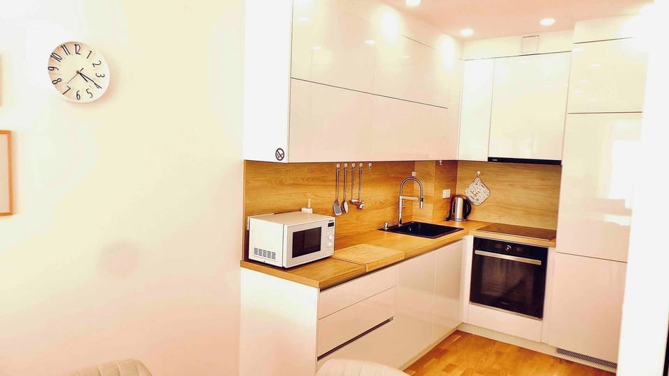 Apartment, 1 Bedroom, Balcony, City View | Interior