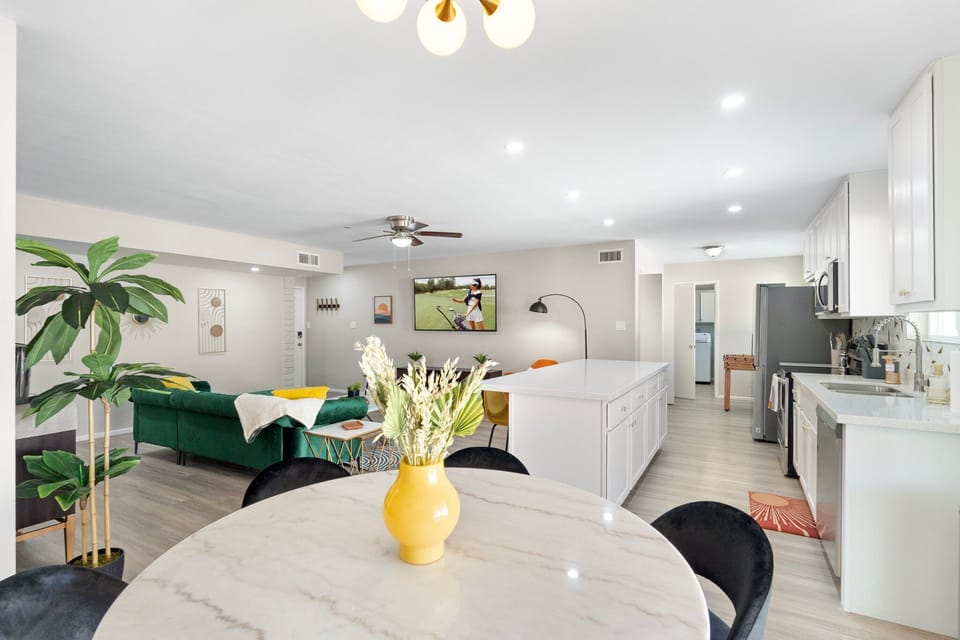 Open Concept Common area