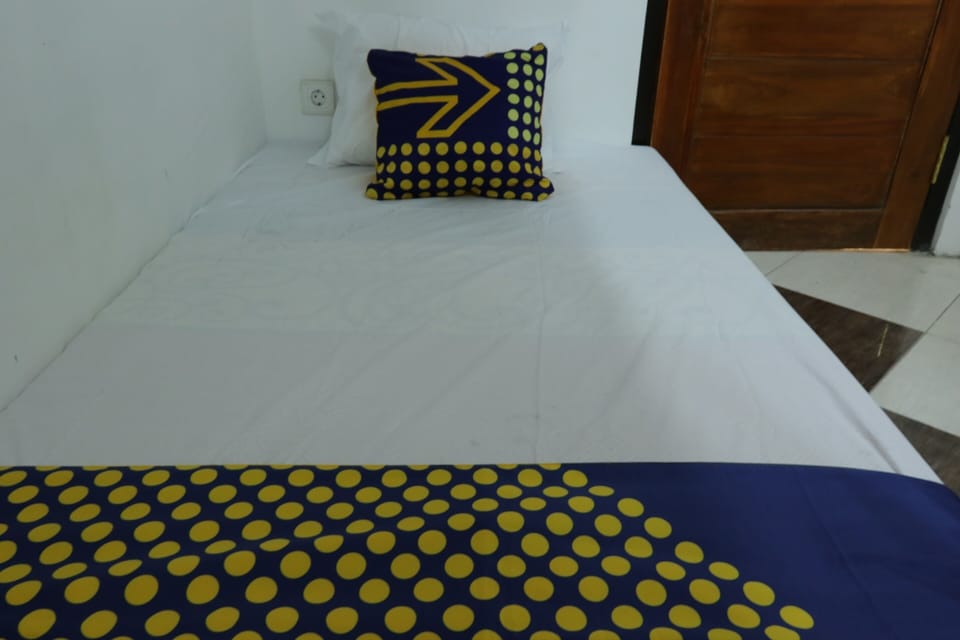 Basic Single Room | Soundproofing, free WiFi, bed sheets