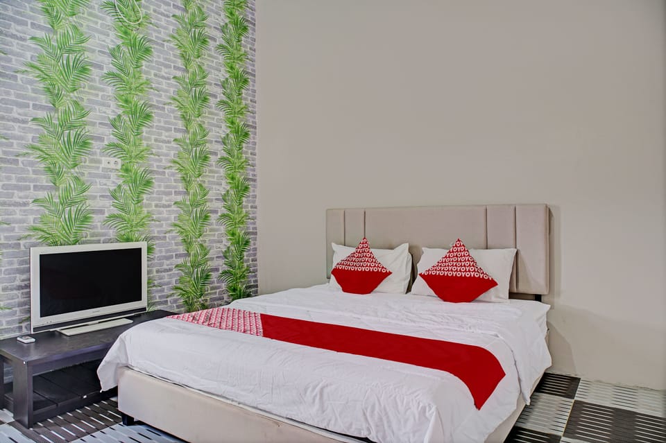 Deluxe Double Room | Desk, bed sheets