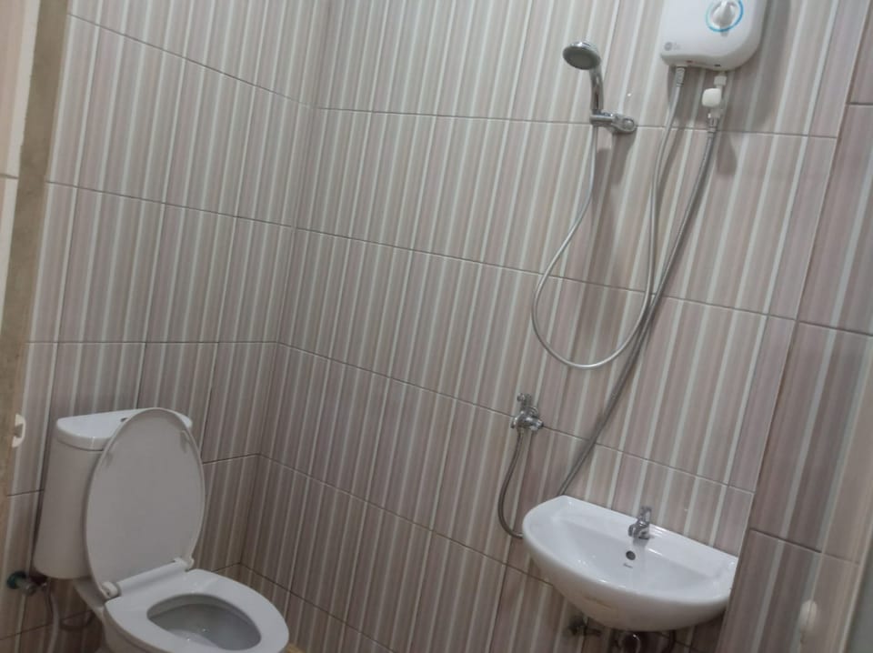 Standard Double Room | Bathroom | Shower, soap
