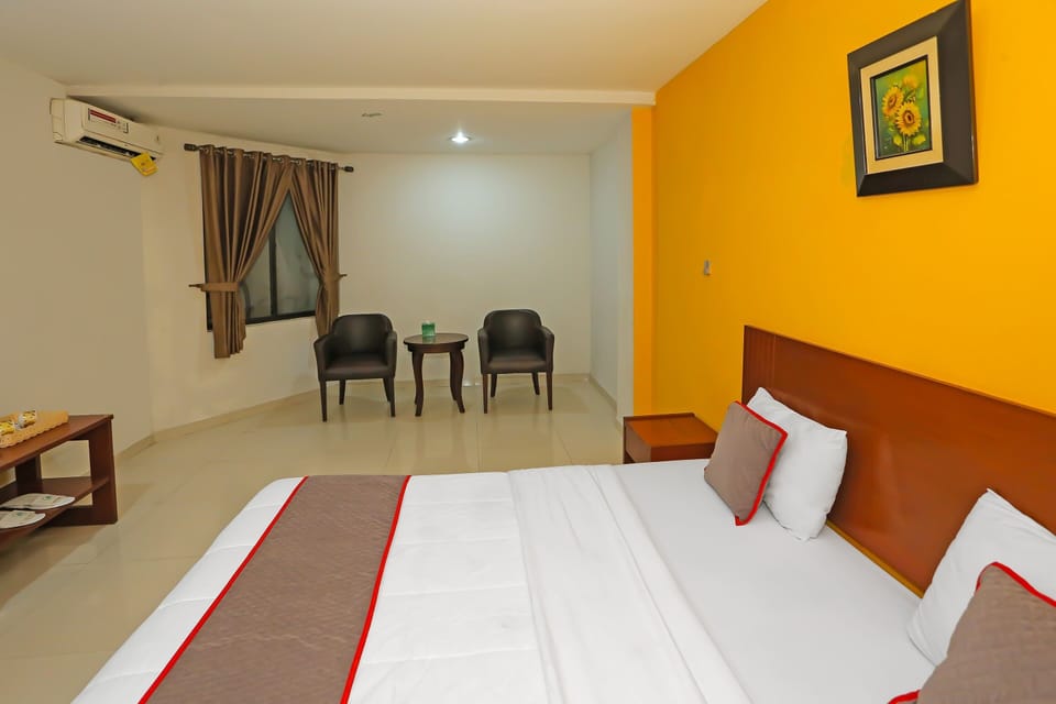 Basic Suite | Desk, laptop workspace, WiFi, bed sheets
