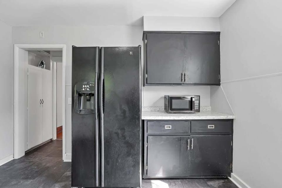 Dark appliances, ample counter space, and a layout that works