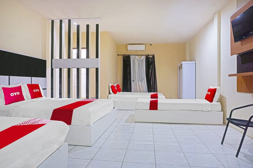 Family Suite | Desk, WiFi (free), bed sheets