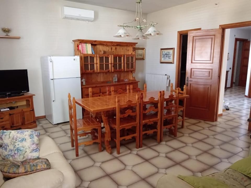 Apartment, 4 Bedrooms, Smoking, Balcony | Living room