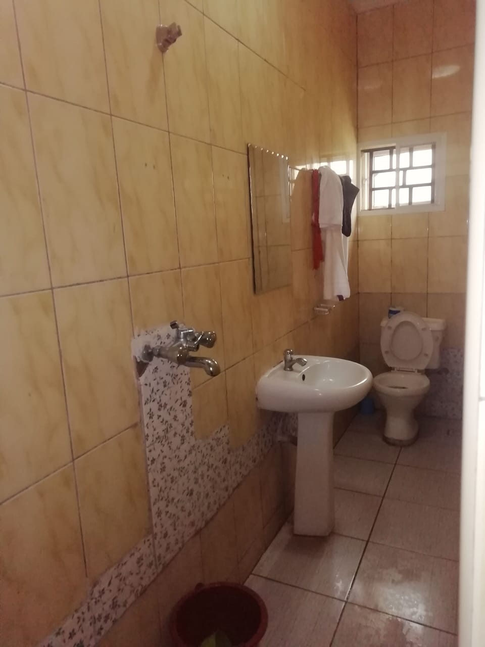 Basic Room | Bathroom