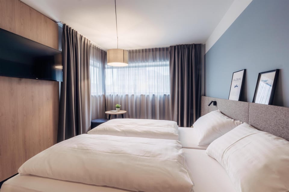 Standard Double or Twin Room | Hypo-allergenic bedding available, WiFi (free), bed sheets