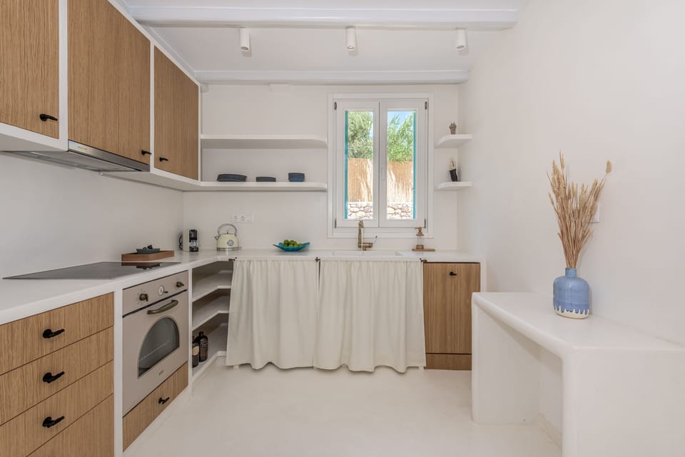 Beachfront Boutique Houses (Turquoise) | Private kitchen | Oven, stovetop, electric kettle, toaster