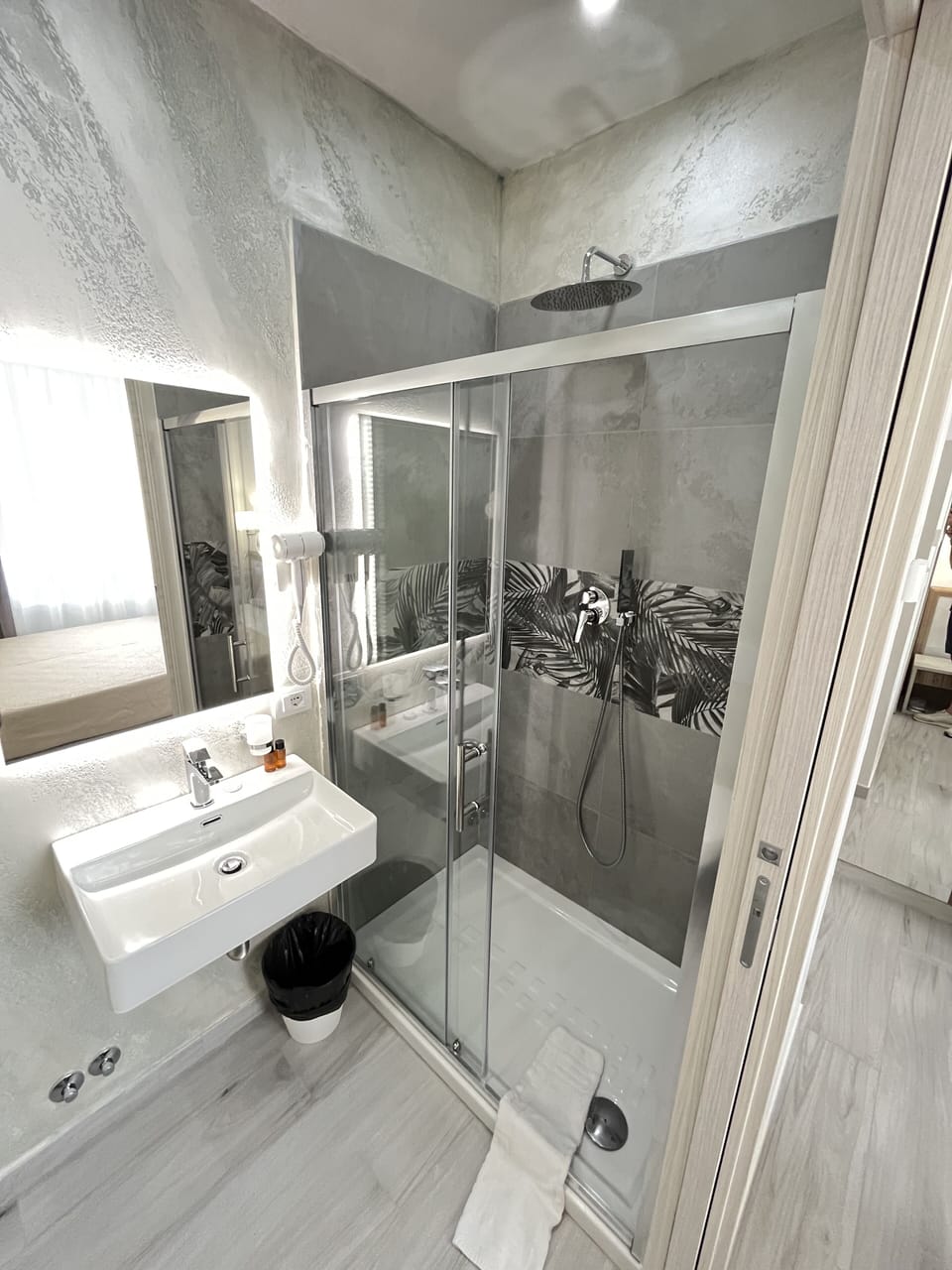 Classic Double or Twin Room | Bathroom | Shower, rainfall showerhead, designer toiletries, hair dryer