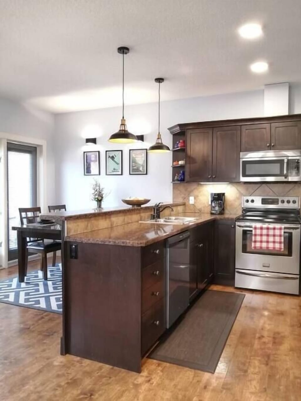 Fully equipped kitchen and dining space 