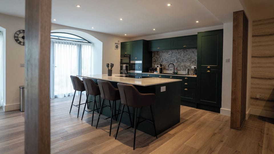 House | Private kitchen | Fridge, microwave, oven, stovetop
