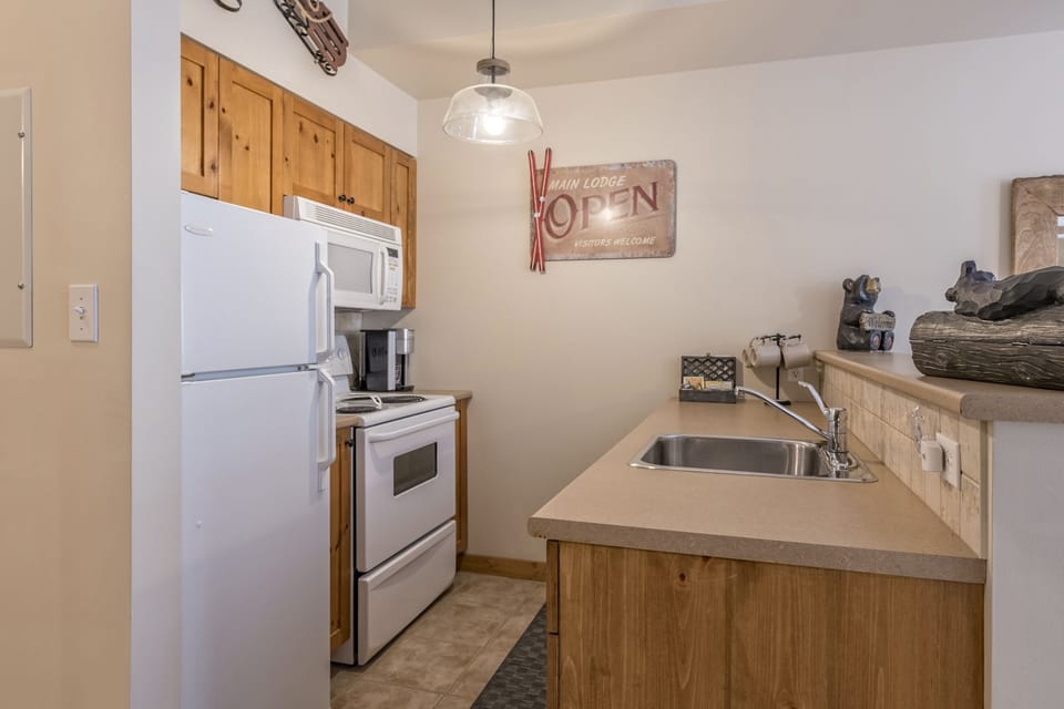Fully Stocked Kitchen 