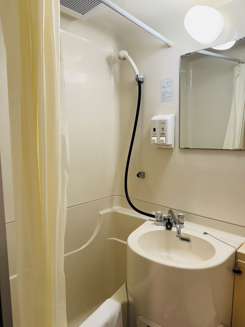 Combined shower/tub, hair dryer, slippers, towels