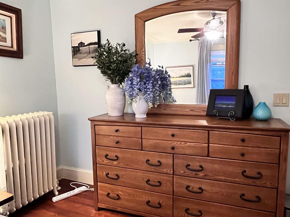 Bedroom 3, Queen, 2nd floor