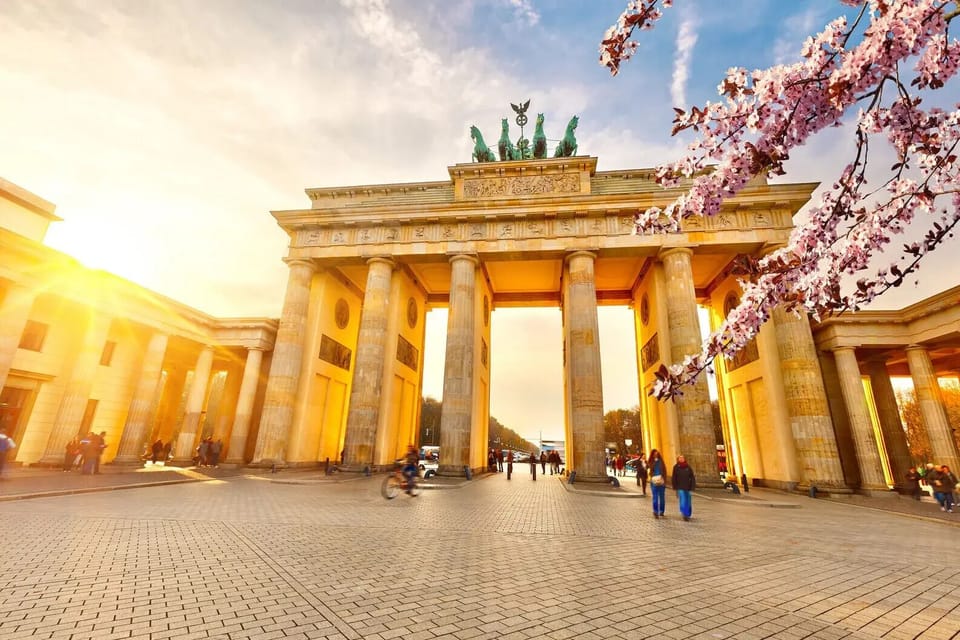 ONLY 15 MINUTES TO BRANDENBURG GATE