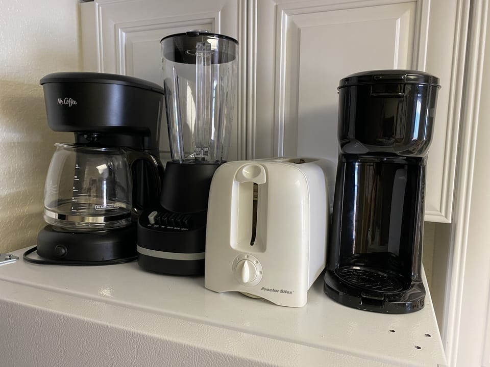 Coffeemaker (K-Cup and Drip), Blender, Toaster