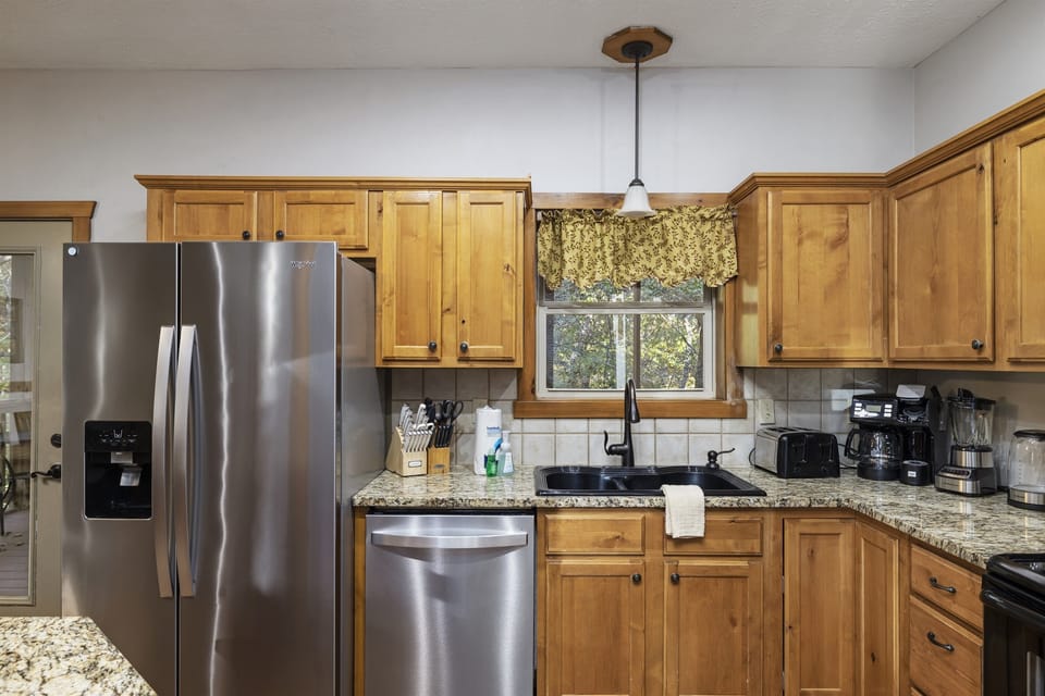 Main Level: Kitchen