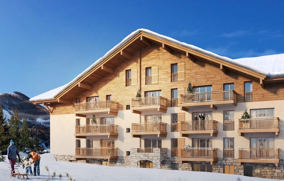 Enjoy a memorable skiing holiday in Auron!