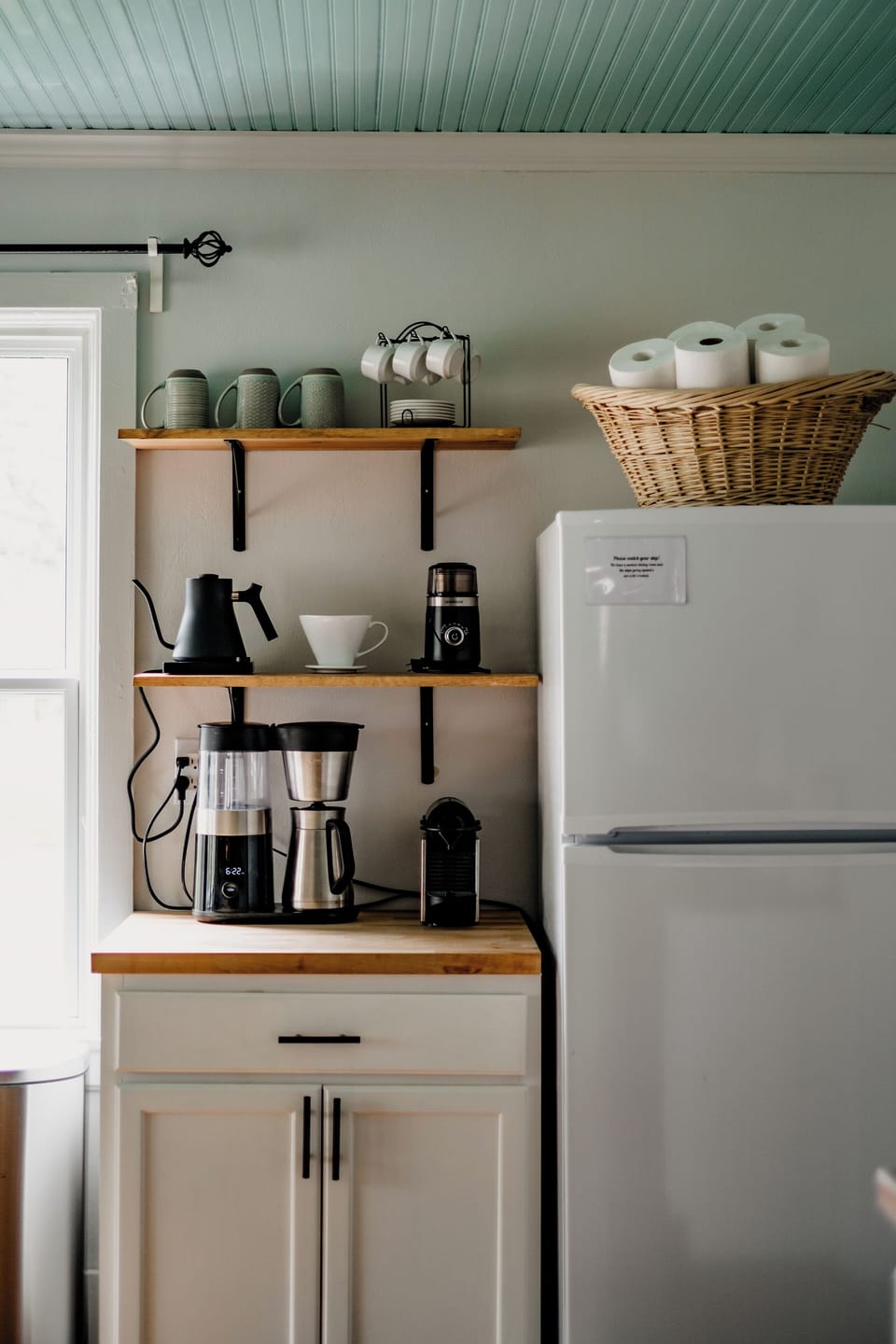 A coffee bar with all the possibilities. Wake up to make yourself a different type of coffee or tea each morning (or afternoon) while staying in the cabin.