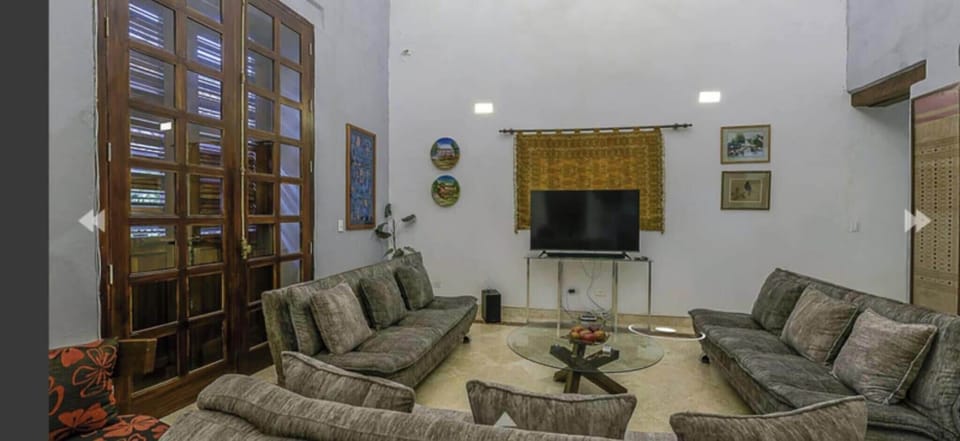Apartment, 3 Bedrooms | Living room