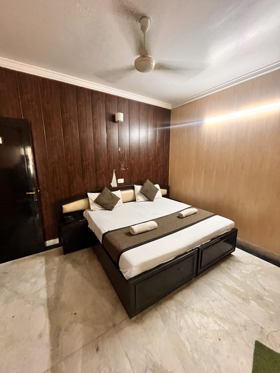 Deluxe Double Room | Free WiFi, bed sheets