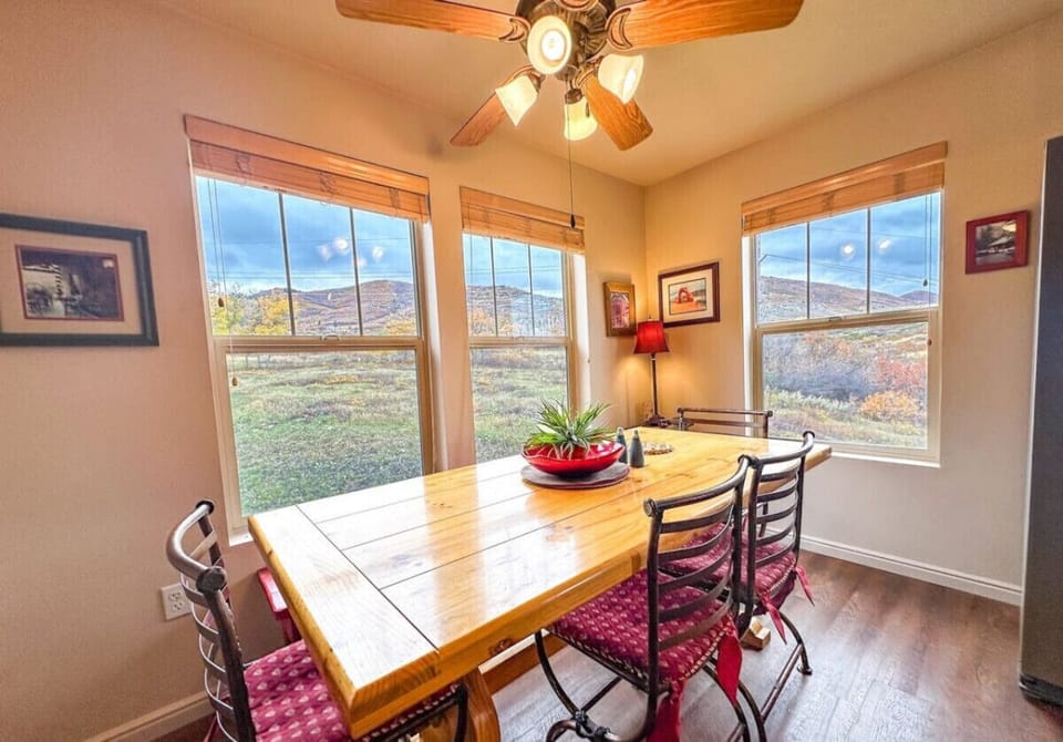Gather around the dining table and take in sweeping mountain and valley views