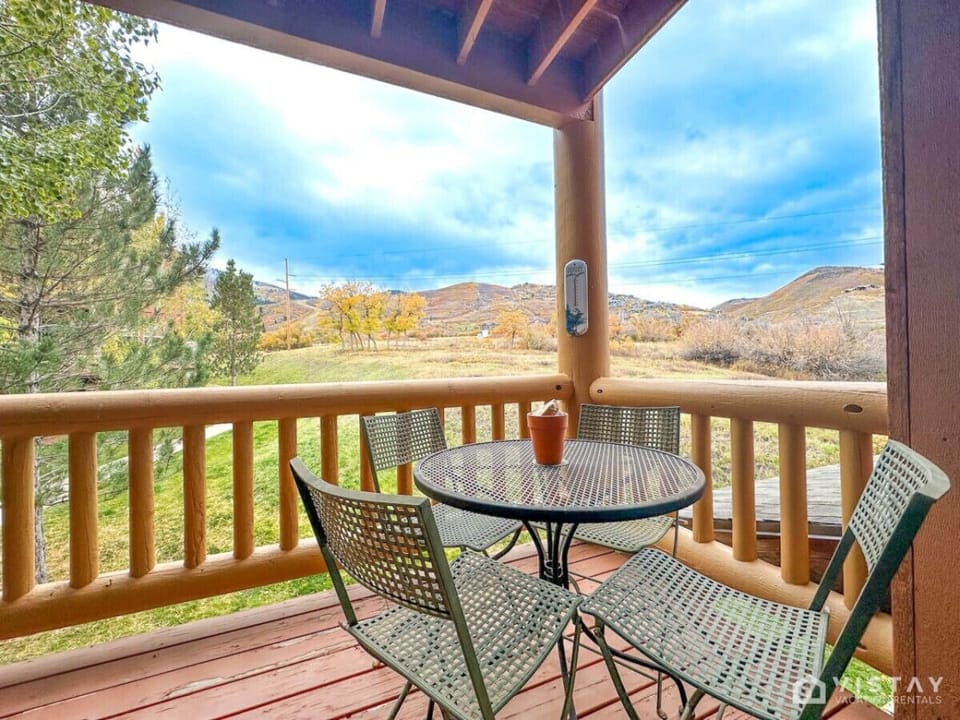 Whether you’re grilling your favorite dishes or simply lounging and enjoying the vibrant summer atmosphere, this outdoor area provides a delightful setting for making the most of the season.