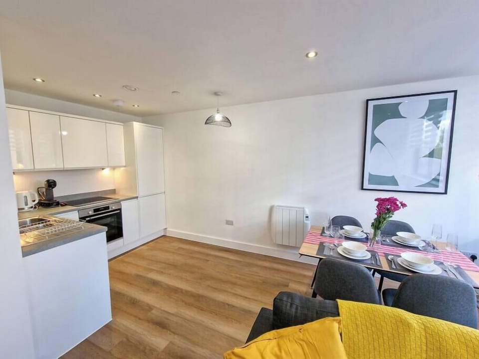 The kitchen has everything you need including microwave, kettle, toaster and complimentary tea and coffee