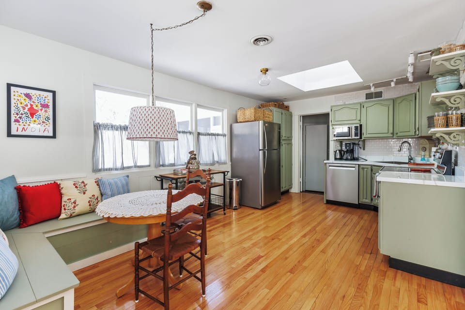 Open and airy cottage kitchen