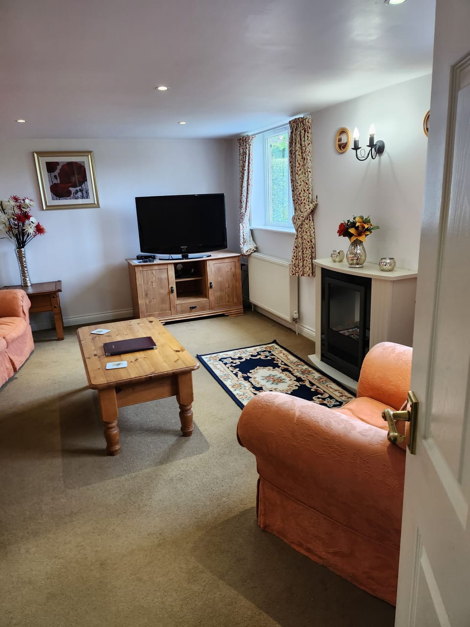 Cottage | Living area | Fireplace