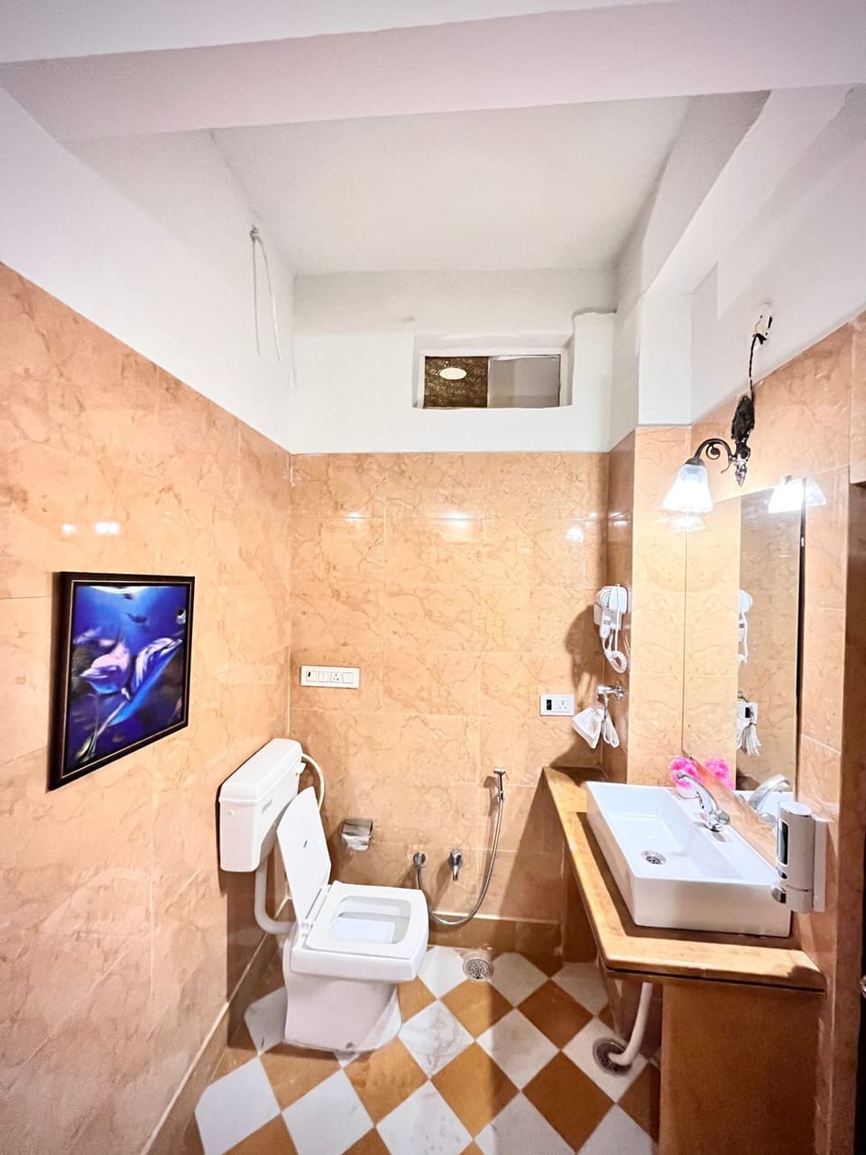 Superior Room | Bathroom | Shower, rainfall showerhead, free toiletries, bidet
