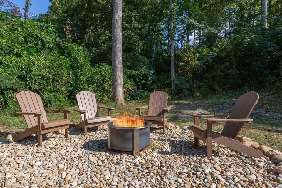 Firepit To Enjoy Those Late Starry Nights! (bring firewood)