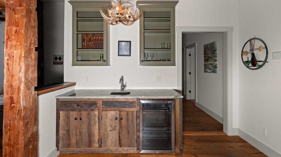 House, Multiple Bedrooms | Private kitchen | Coffee/tea maker, fridge, oven, electric kettle