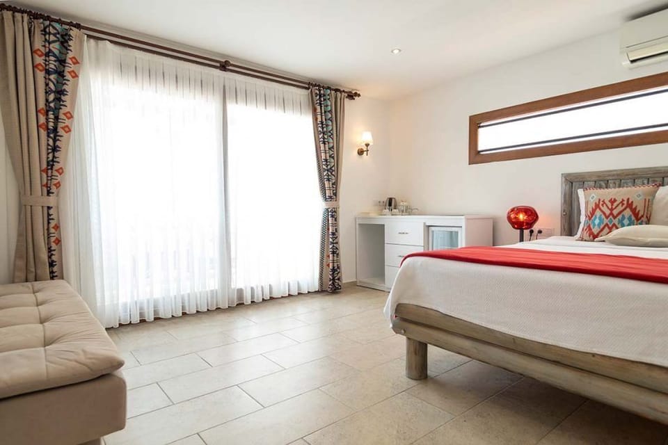 Deluxe Double Room, Sea View | Individually decorated, desk, laptop workspace, free WiFi