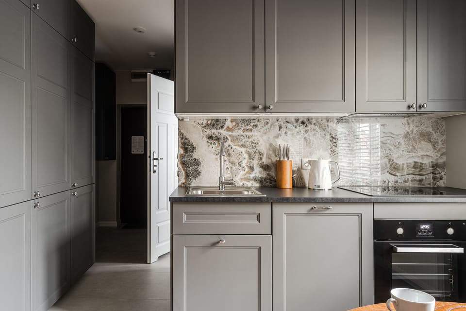 Comfort Studio Suite | Private kitchenette | Fridge, stovetop, coffee/tea maker, electric kettle