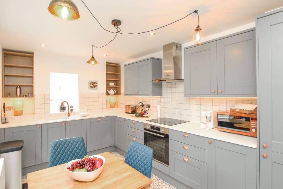 Fridge, dishwasher, electric kettle, toaster