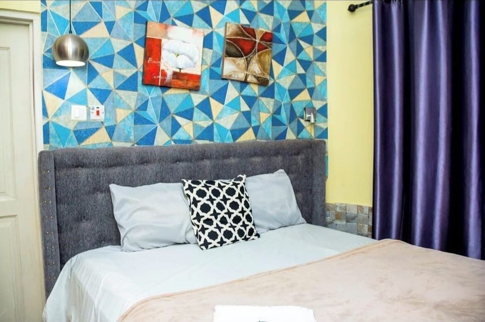 Comfort Double Room, 1 Queen Bed | Iron/ironing board (on request), WiFi (free), individually decorated