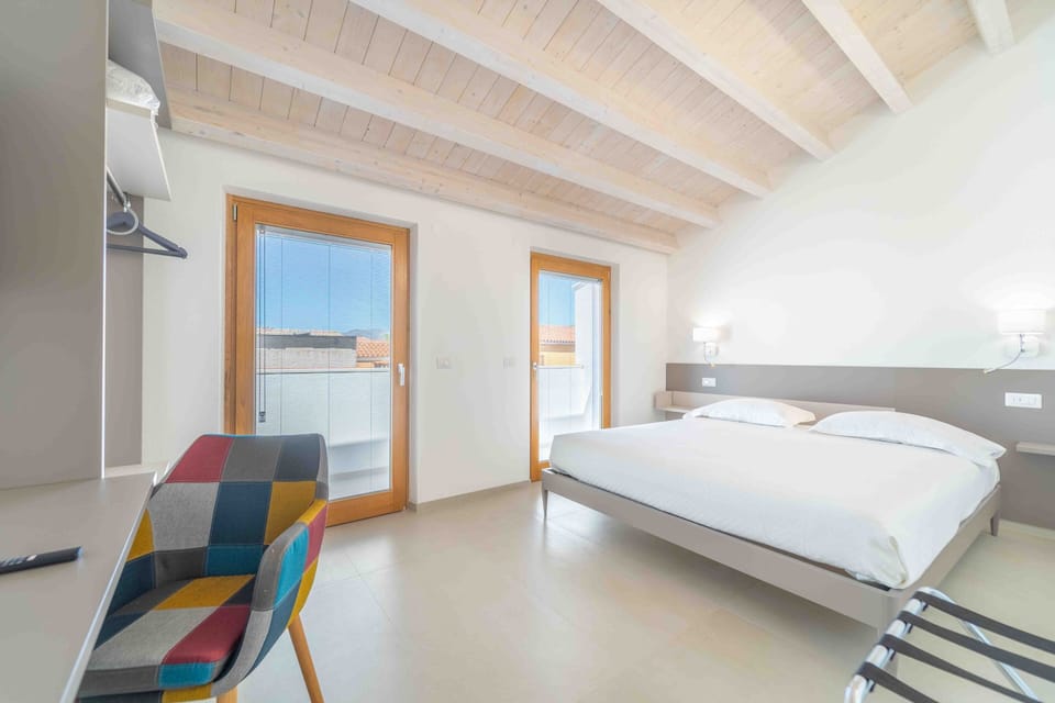 Family Room | Egyptian cotton sheets, premium bedding, down comforters