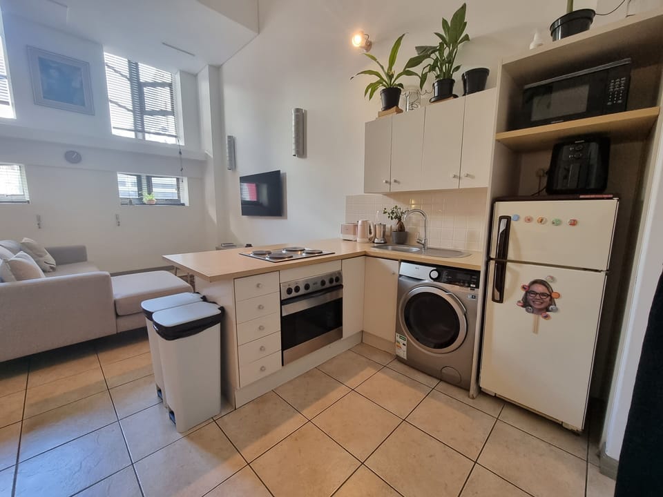 Apartment (1 Bedroom) | Private kitchen | Full-size fridge, microwave, oven, toaster