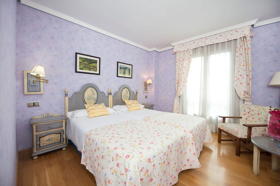 Comfort Double or Twin Room | Down comforters, in-room safe, individually decorated