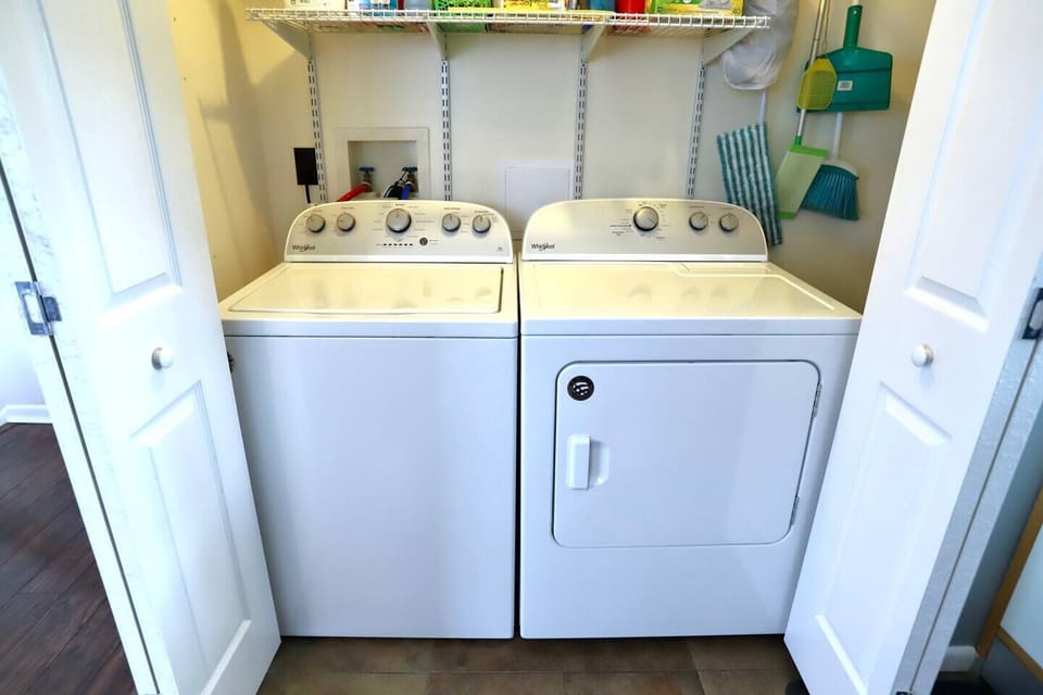 Full washer & dryer, with washing pods provided