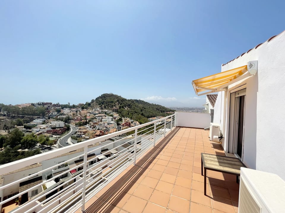 Terrace with panoramic views of the sea and the city