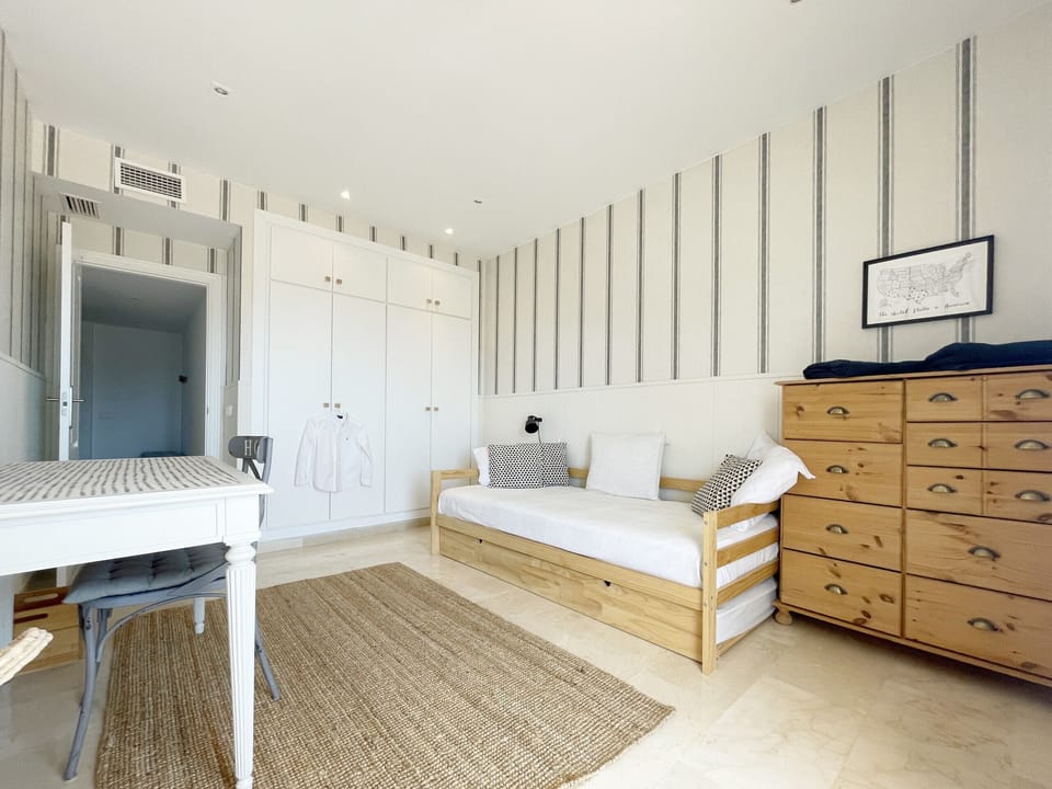 Functional Bedroom / Office