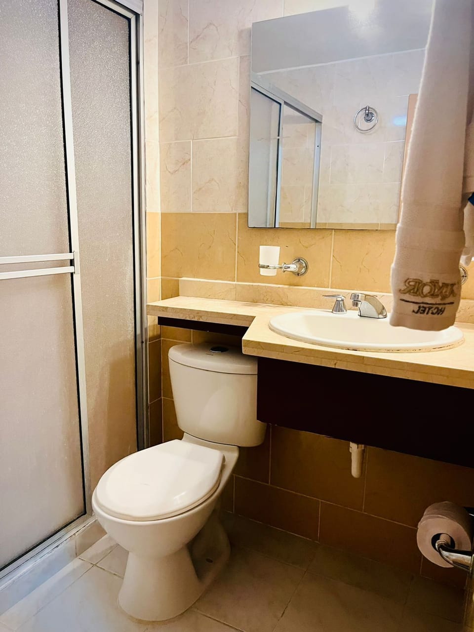 Family Quadruple Room | Bathroom | Shower, free toiletries, towels