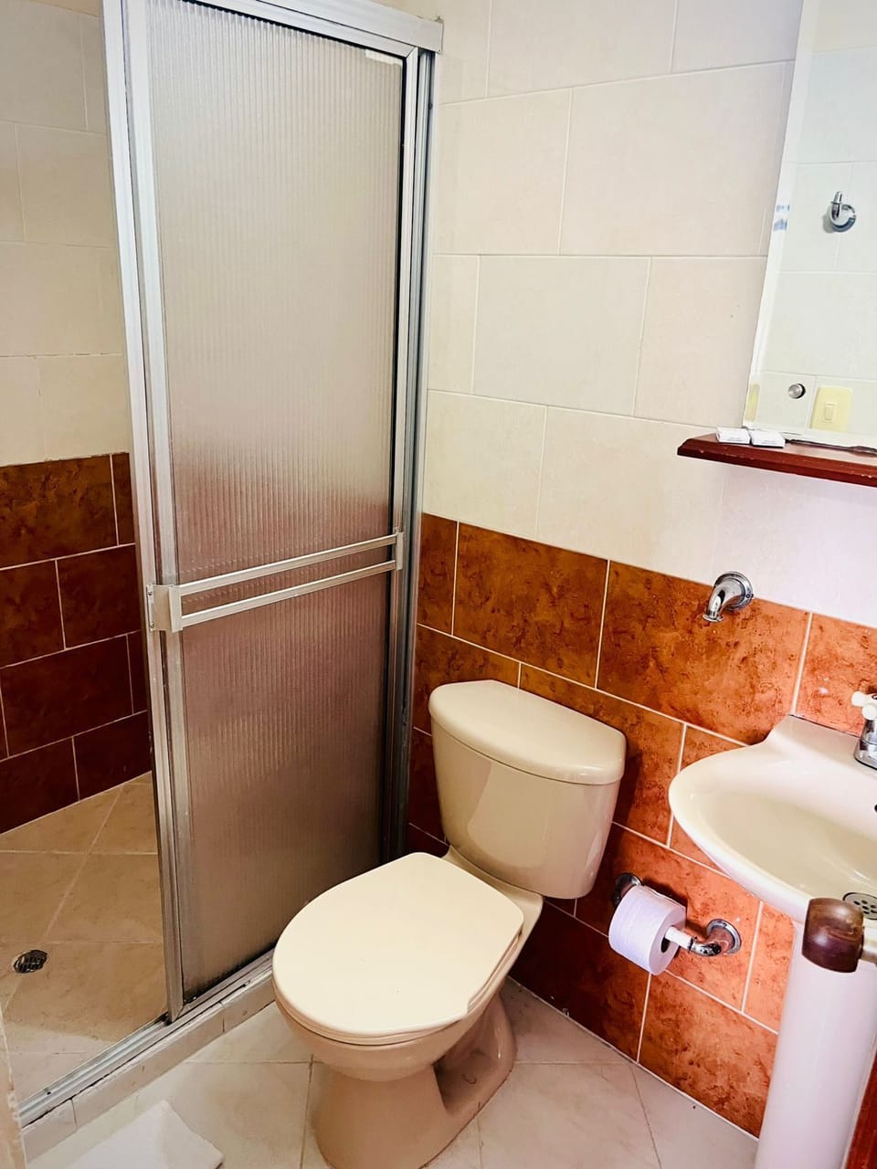 Shower, free toiletries, towels