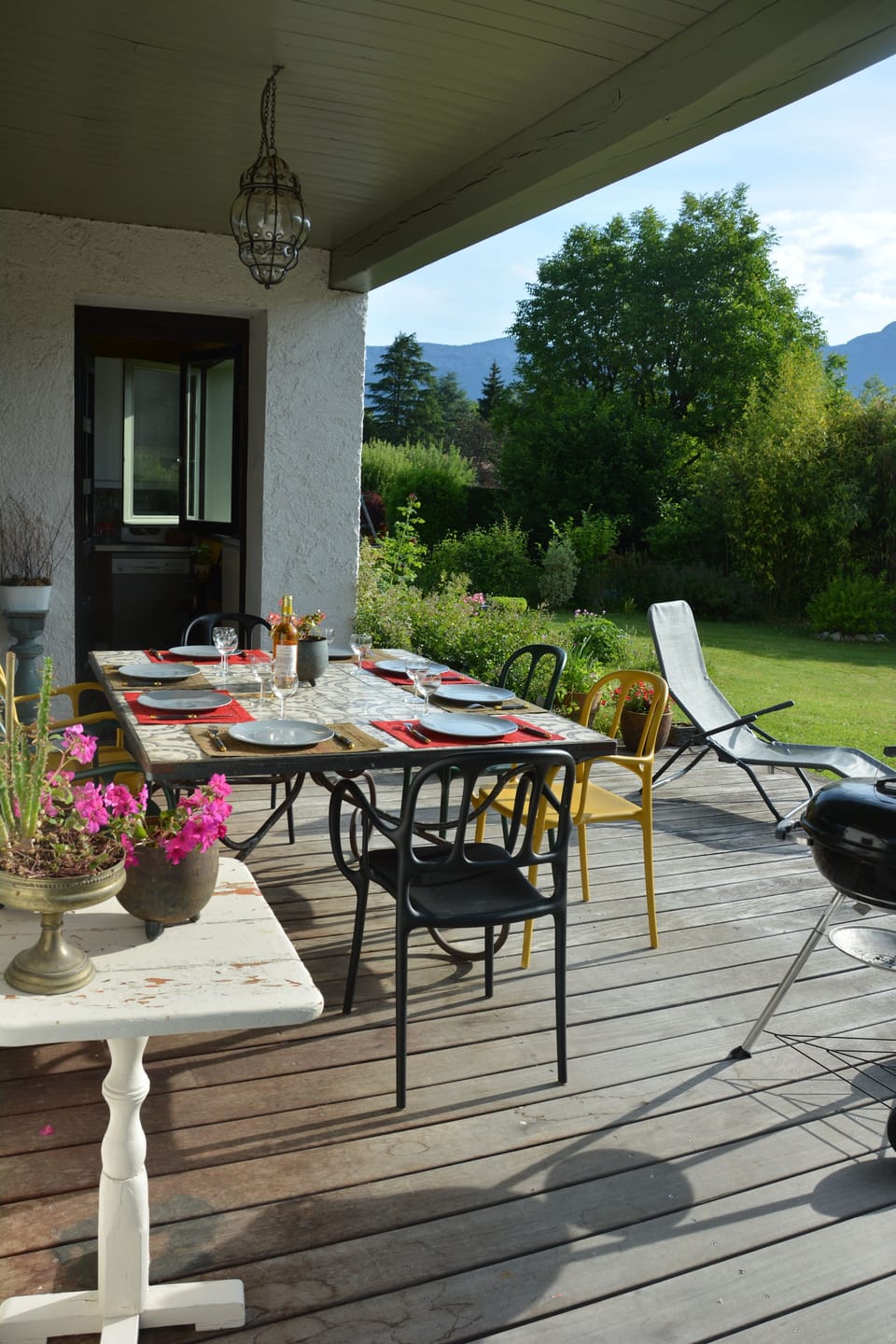 Outdoor dining