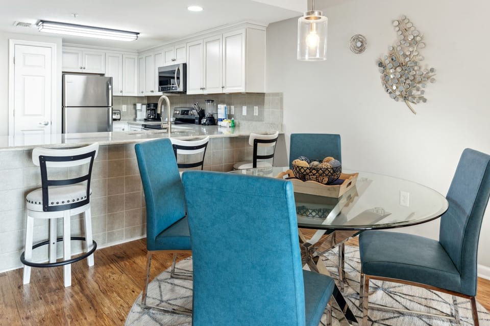 dining space for 4