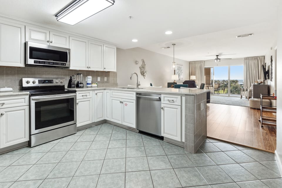 fully equipped kitchen with a view!