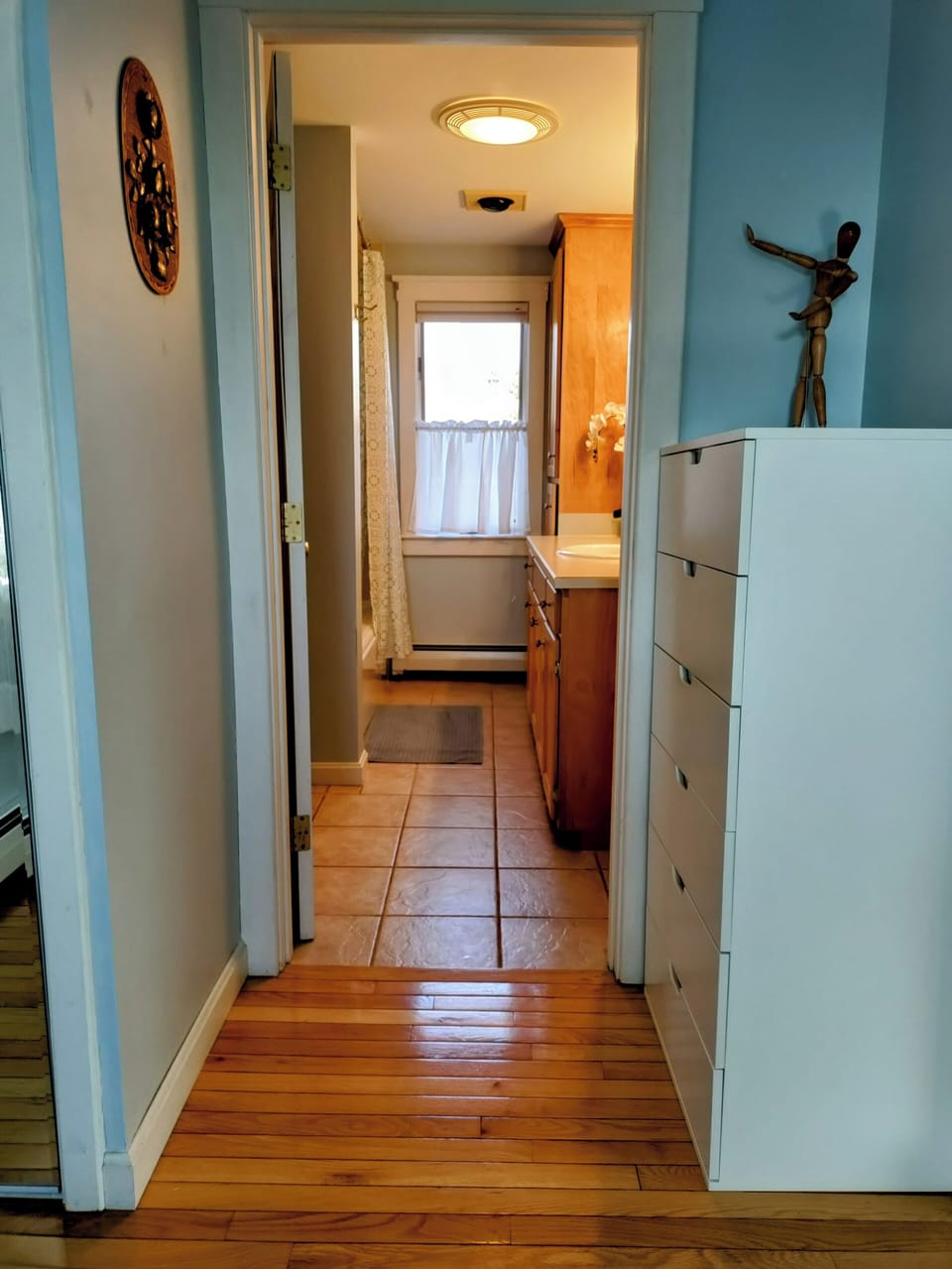 Full bathroom is attached to the ground-floor bedroom with queen bed